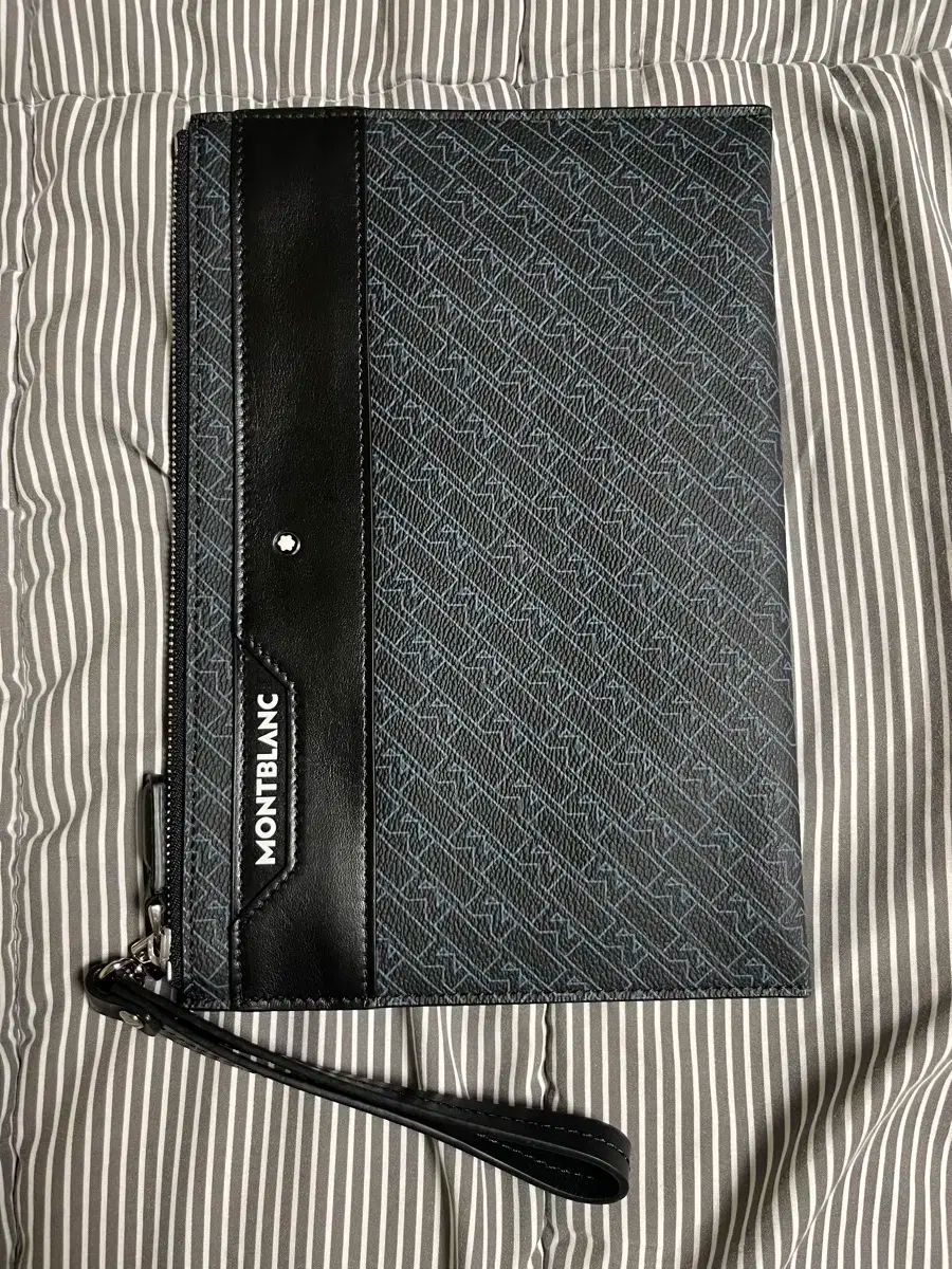 BLANC クラッチバッグ