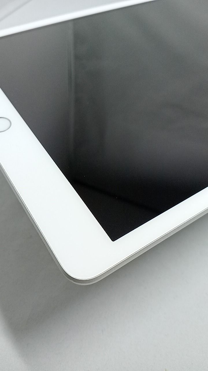 動作確認済！ iPad(第7世代） A2198 32GB 本体 シルバー SIMフリー