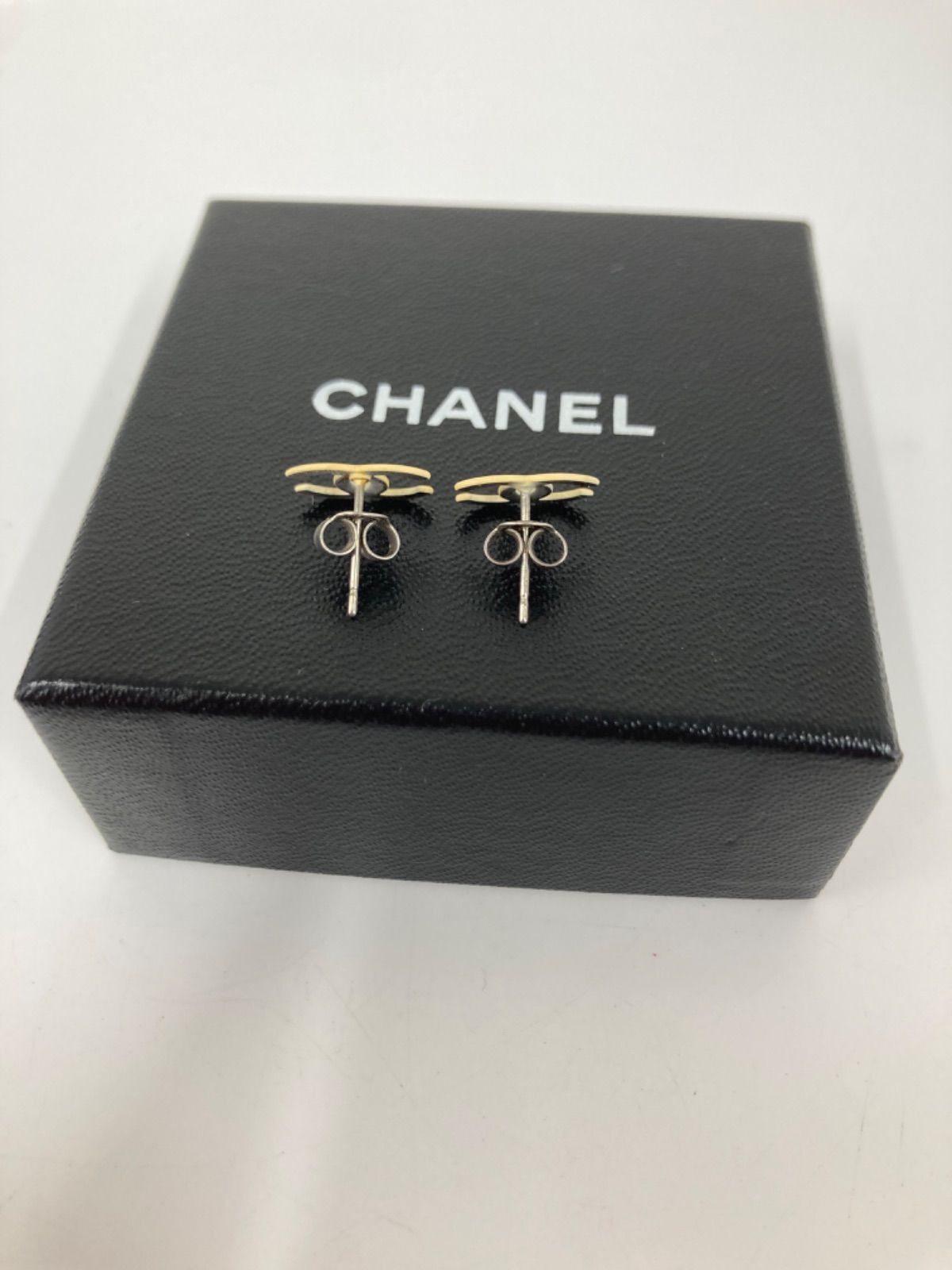 CHANEL シャネル ココマーク ピアス ホワイト クリーム 両耳用 ヴィンテージ 箱有り 【アクセサリー】 【1】 - メルカリ