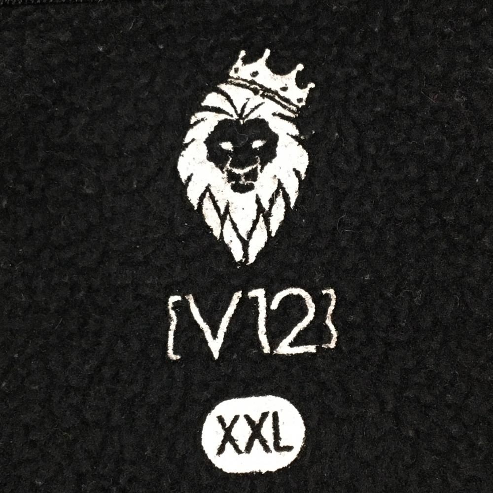 V12 ブラック ロゴトレーナー XXL