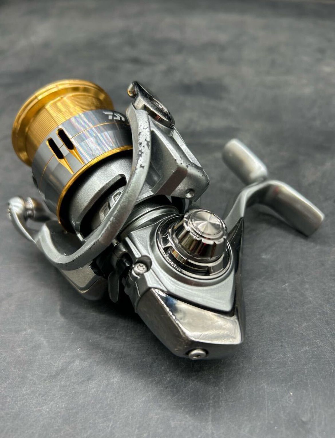 IZ1568 美品 DAIWA ダイワ スピニングリール FREAMS LT3000S-CXH