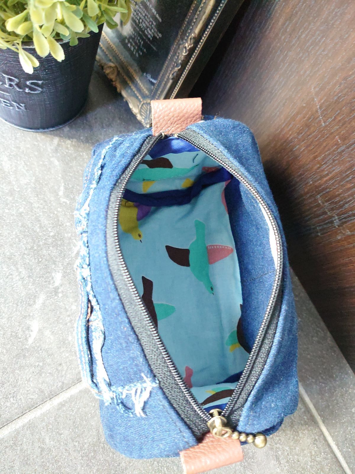 No.185【DENIM✖️PopなBIRDポーチ❇️】デニムリメイクポーチ鳥柄  