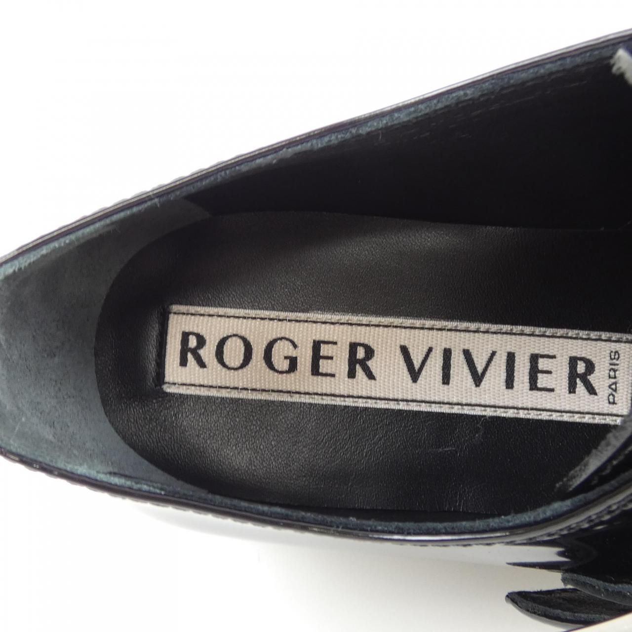 100％本物保証。 ロジェヴィヴィエ ROGER VIVIER Viv Go-Thick メタル バックル シューズ