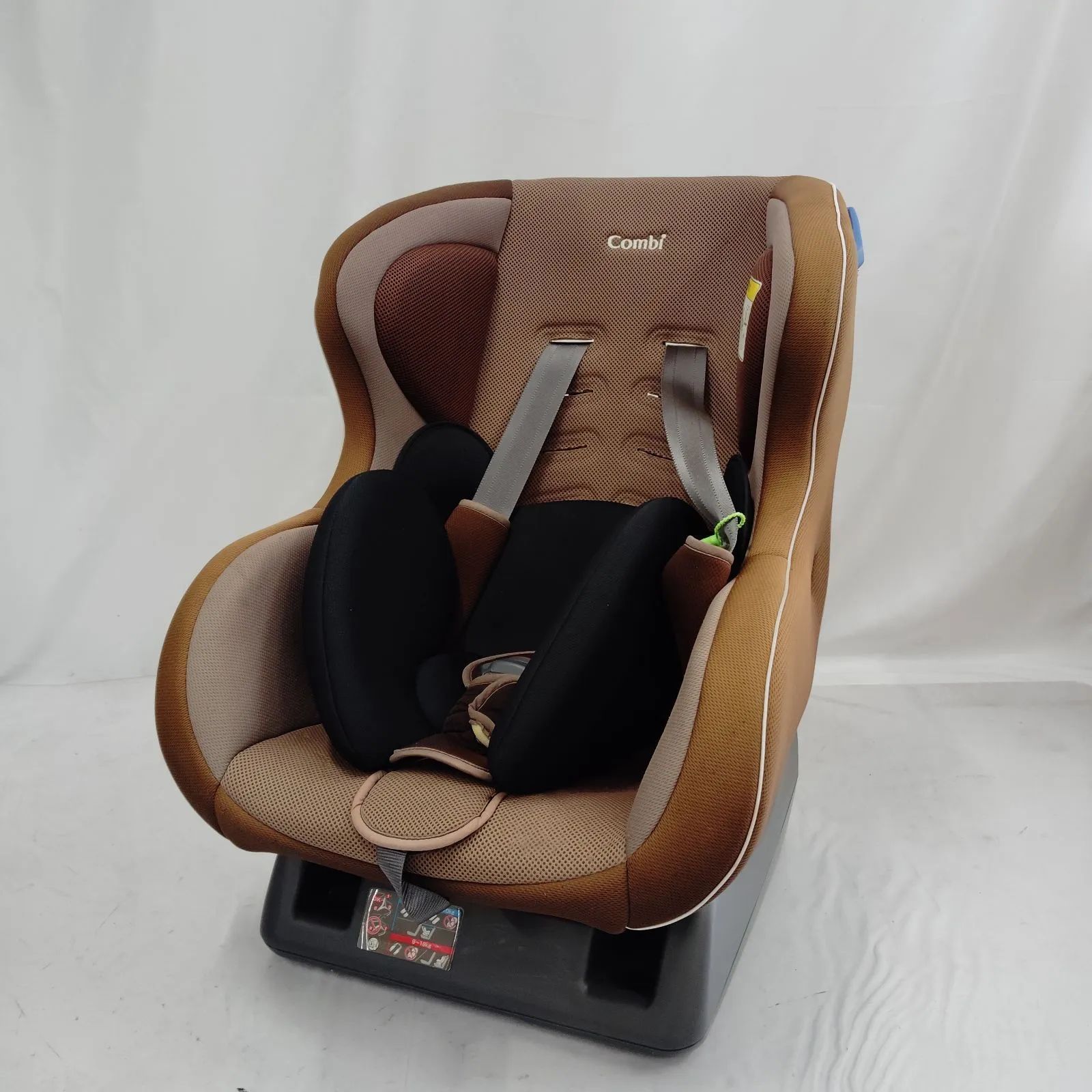 外出・移動用品 Combi 車用チャイルドシート ブラウン
