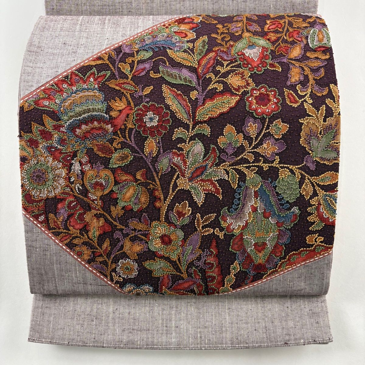 【未使用品】袋帯　相良刺繍　宝相華　紬地　お太鼓柄　緑紫ピンク 袋帯 美品 秀品 関西仕立て 紬地 草花 相良刺繍 薄紫 お太鼓柄 正絹