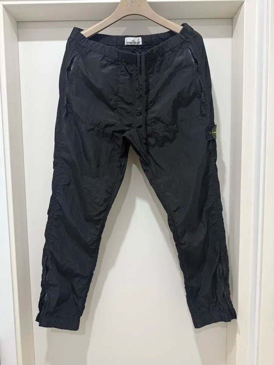 L STONE ISLAND ストーンアイランド 18FW ナイロンメタル パンツ 黒