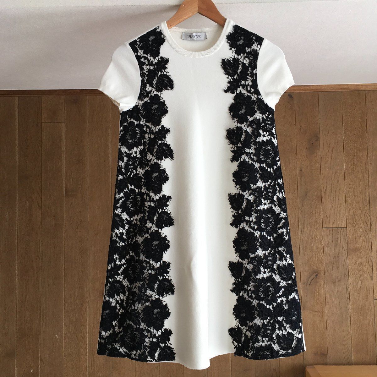 valentino レースワンピース VALENTINO - ご成約済みです【VALENTINO】ヘビーレース