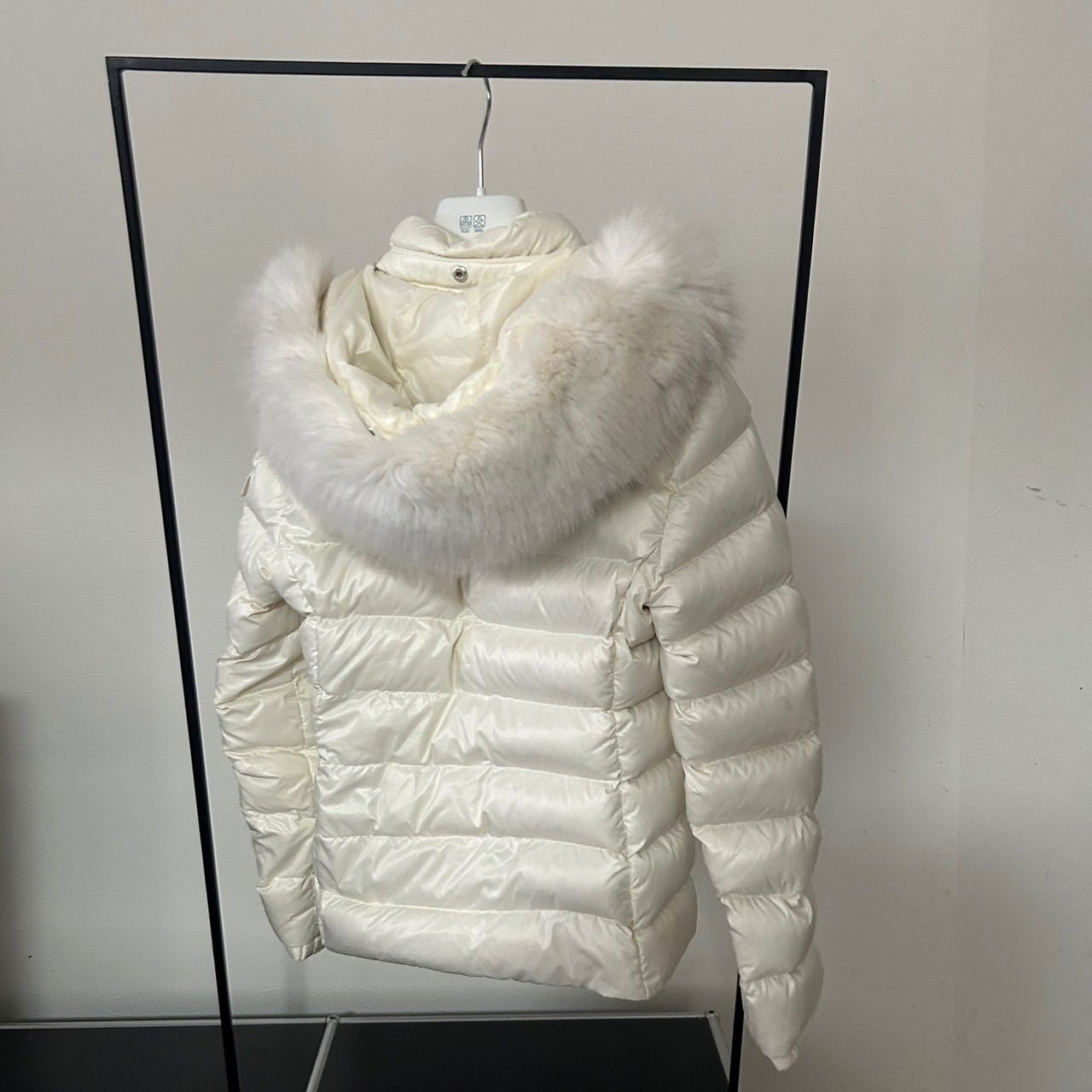 新品同様★ モンクレール　2023 レディース　メンズ　ホワイト　サイズ L NEW MONCLER 2023 Women's Cavettaz Long Down Jacket Puffer