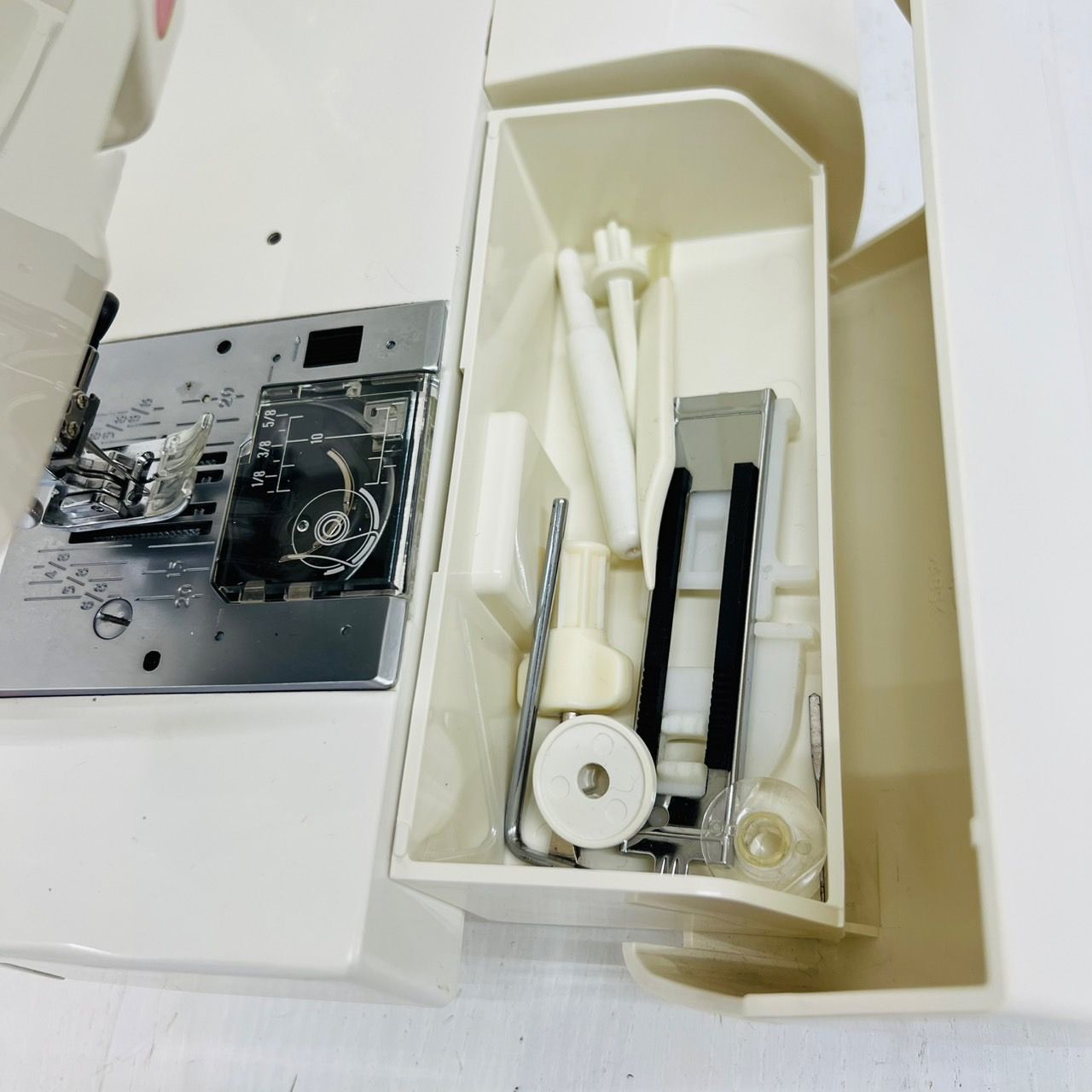 JANOME ジャノメ ミシン 753型 ホワイト系