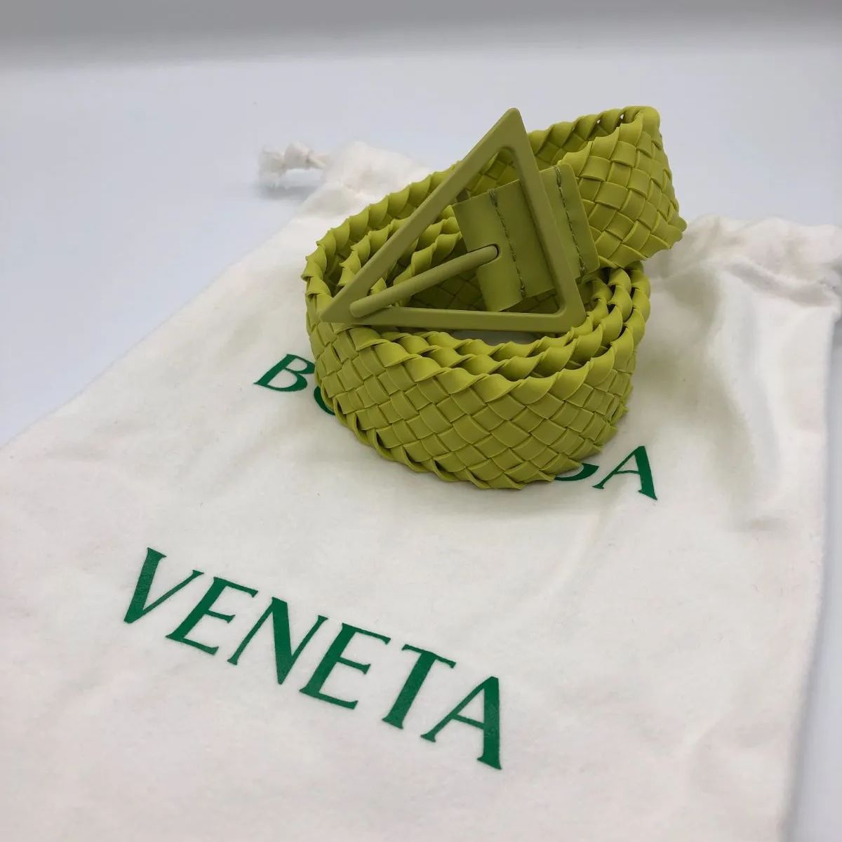 【BOTTEGA VENETA】イントレチャートトライアングルバックルベルト　※ギフトレシート付き