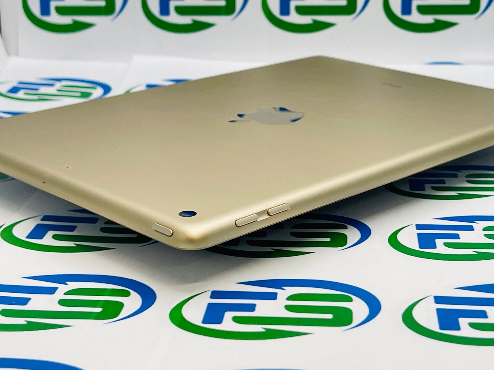 iPad 第5世代 Wi-Fi 32GB ゴールド MPGT2J/A A1822