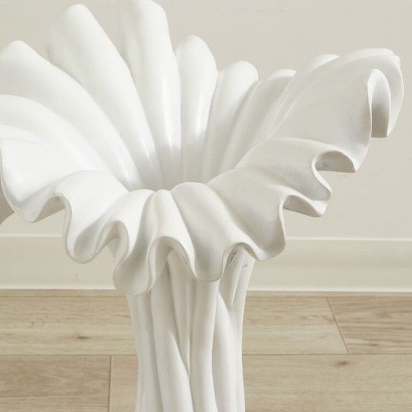 個性的で上品なデザイン フラワーベース（花瓶） ホワイト