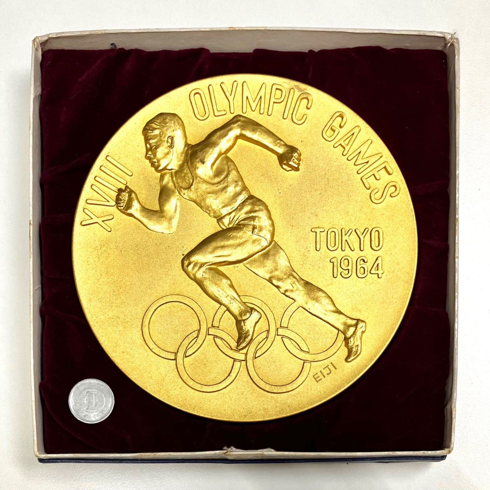 🇯🇵TOKYO 1964 東京オリンピック 記念盾メダル型置物 ランナー - メルカリ