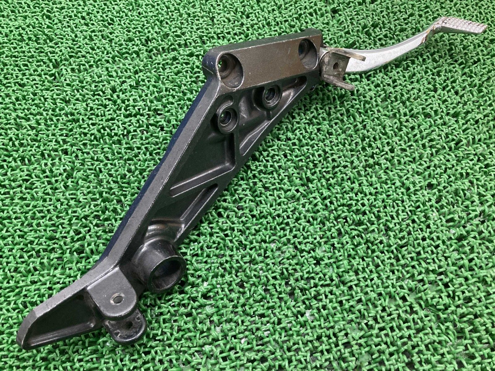 ZRX400 ステッププレート 右 1678 カワサキ 純正 バイク 部品 ZR400E 前期 ブレーキペダル ペイント素材に 曲がり無し gI