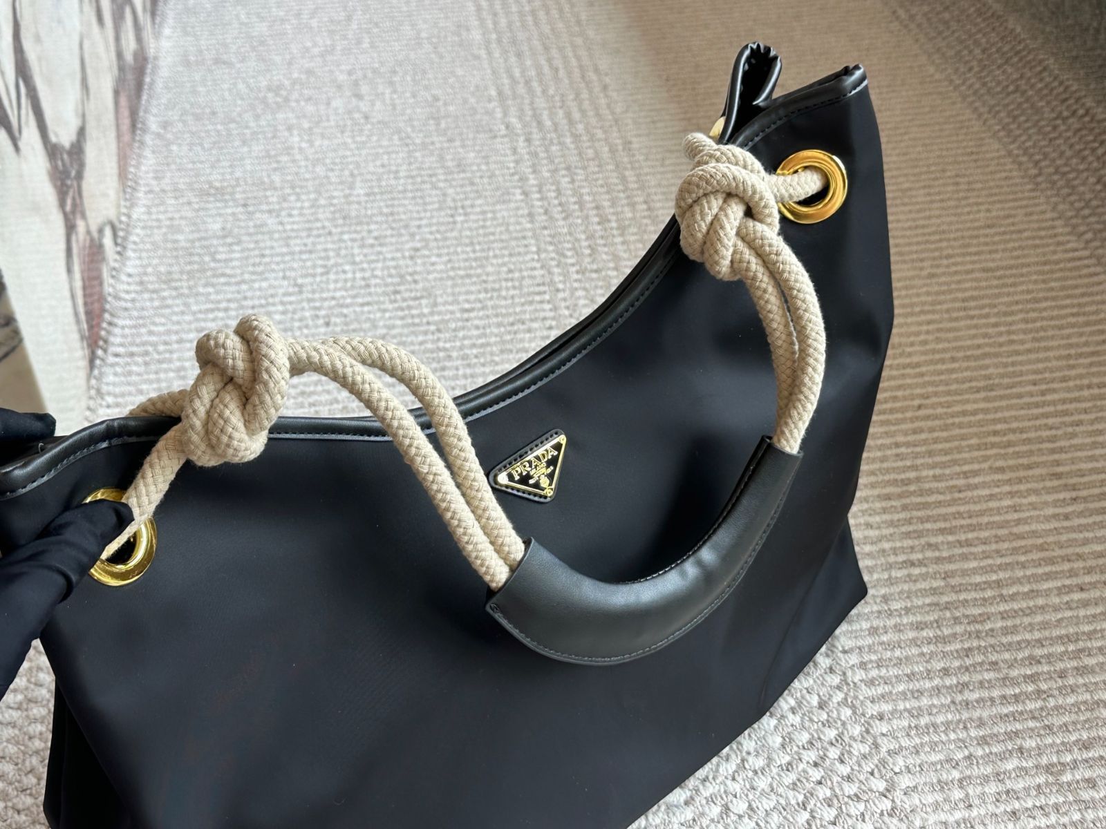 【未使用】PRADA プラダ❤トートバッグ　ベージュ　牛革　即購入可能　送料無料 今日特価】Prada Tote プラダ トートバッグ 送料無料！在庫限定