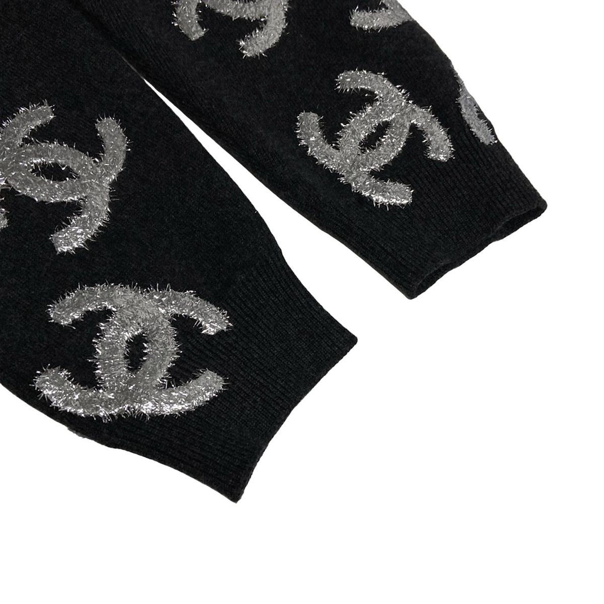 美品■シャネル　カシミヤ100　ココマーク刺繍　カーディガン　黒　大きいサイズ CHANEL - シャネル カーディガン 95A ニット ココマークボタン