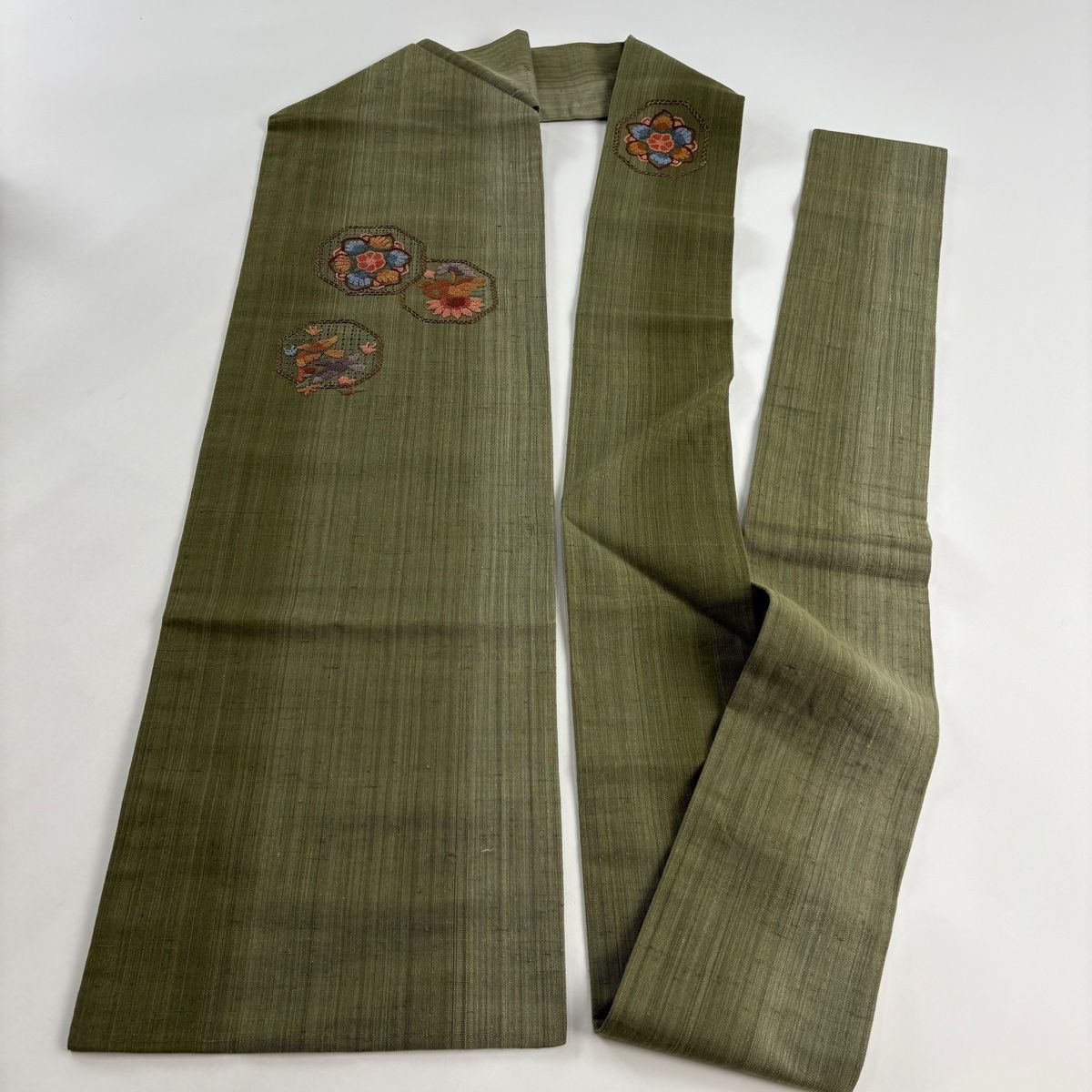 名古屋帯 秀品 紬地 花唐草 相良刺繍 クリーム 正絹 【中古】 名古屋帯 秀