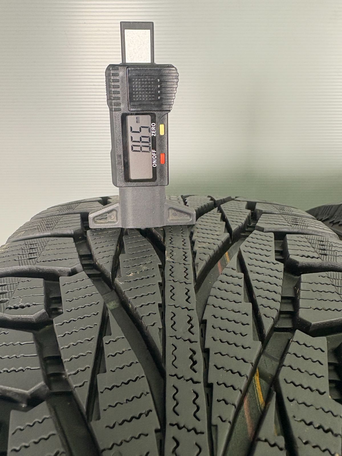 225 60R17 NOKIAN HAKKAPELIITTA R₂ SUV 4本 冬タイヤ スタッドレス TA641 TRITUETUBI_COM