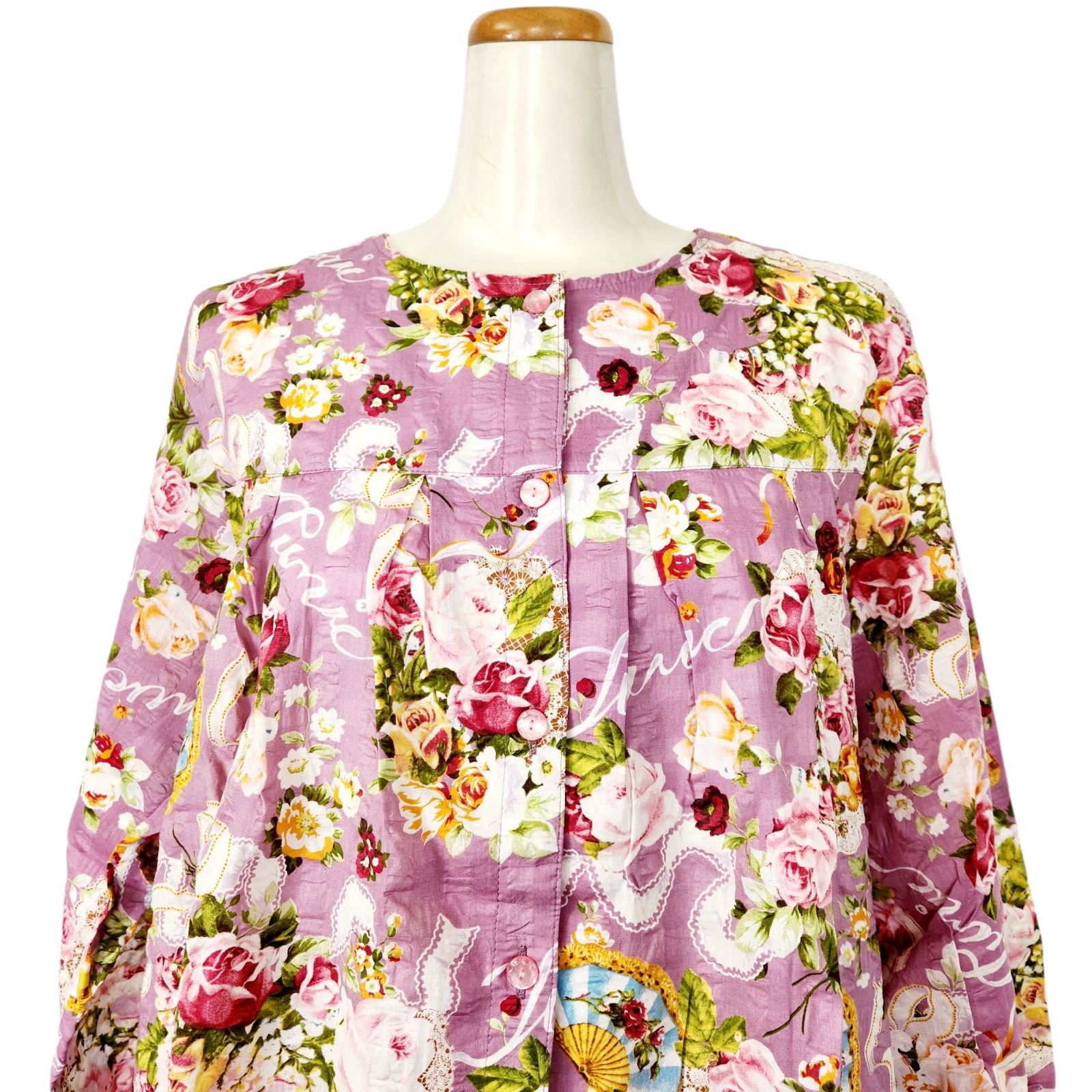 春物再入荷 鴨居羊子 TUNIC 長袖全開 ヨーク 80綿ローンサッカー バラ天使 パジャマ 淡いパープル 26072