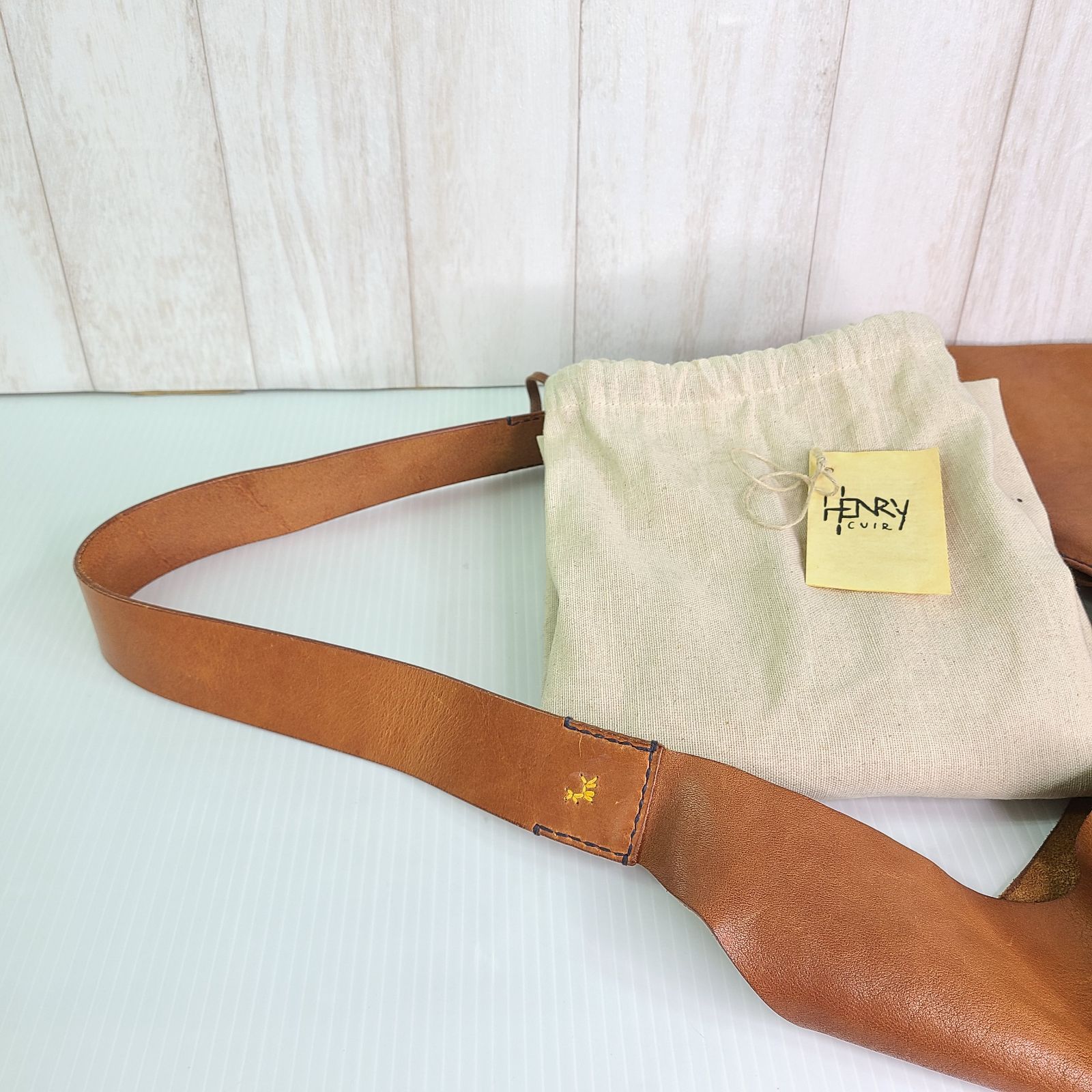 Henry Cuir アンリークイール　ショルダーバッグ　刺繍 HENRY CUIR アンリークイール レザー ショルダーバッグ ブラウン