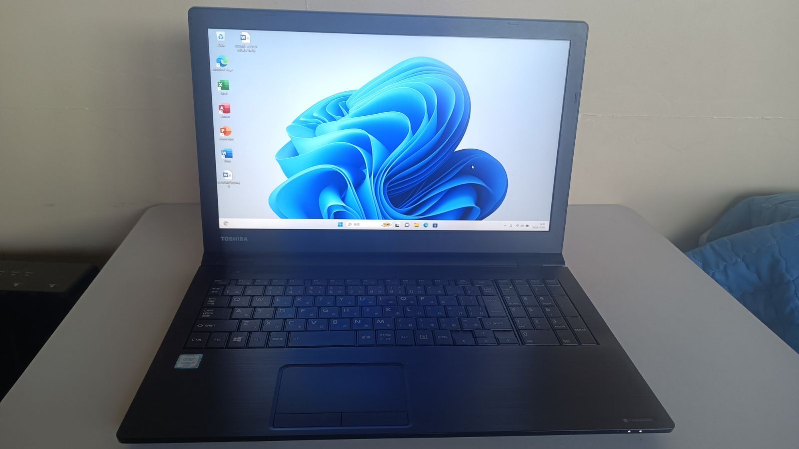 ノートパソコンTOSHIBA 第六世代 Core i7 SSD256Gメモリ8G windows 11 office