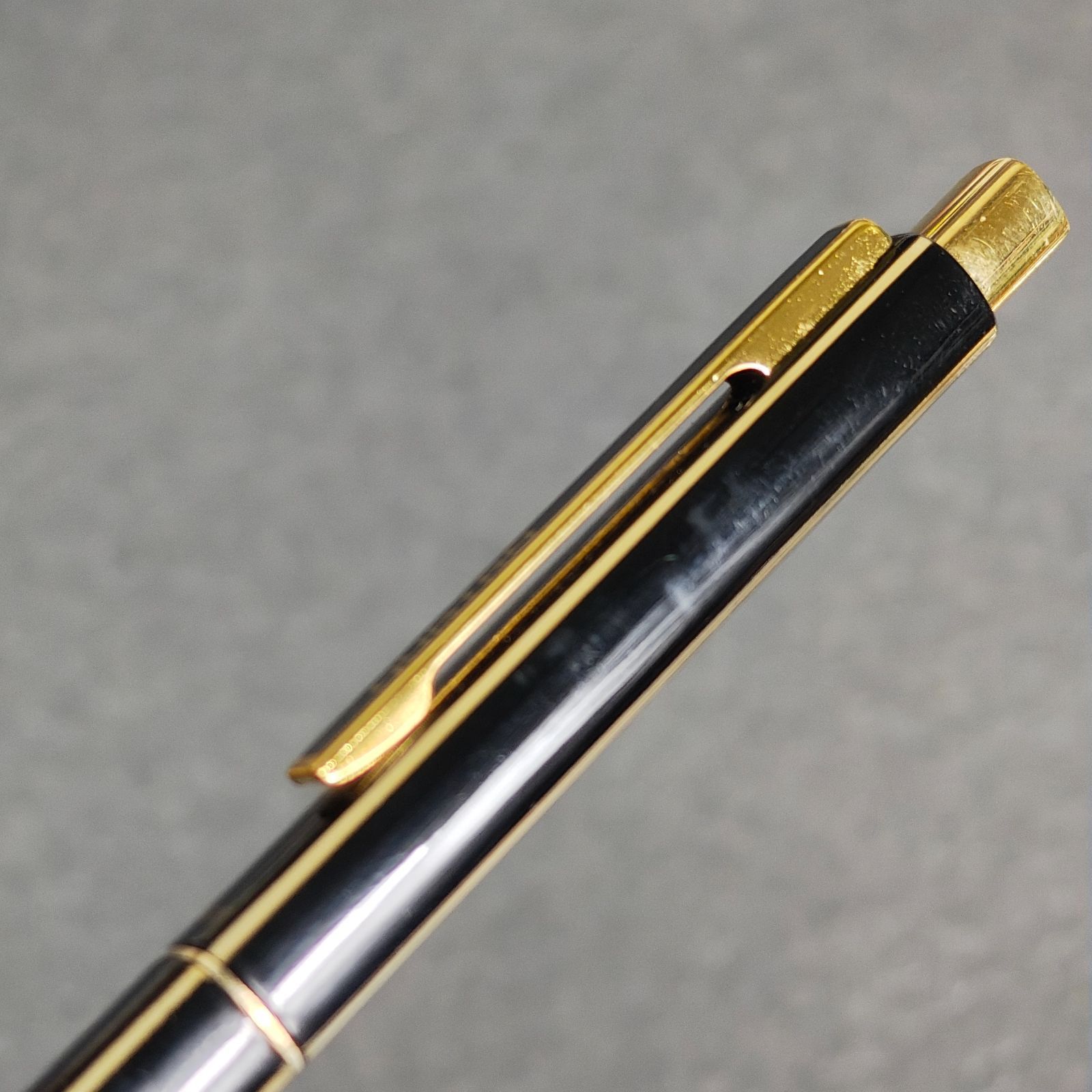 PILOT 絶版 quatro ボールペン ノック式 黒金 パイロット 日本製