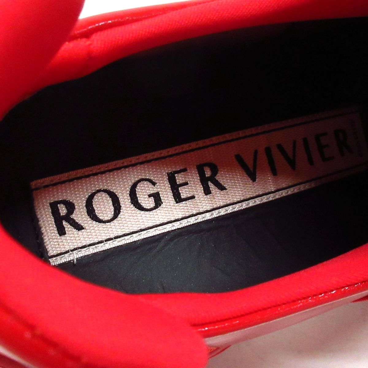 RogerVivier(ロジェヴィヴィエ) スニーカー 40 レディース美品 ヴィヴラン ストラス バックル レッド 化学繊維×エナメル（レザー）