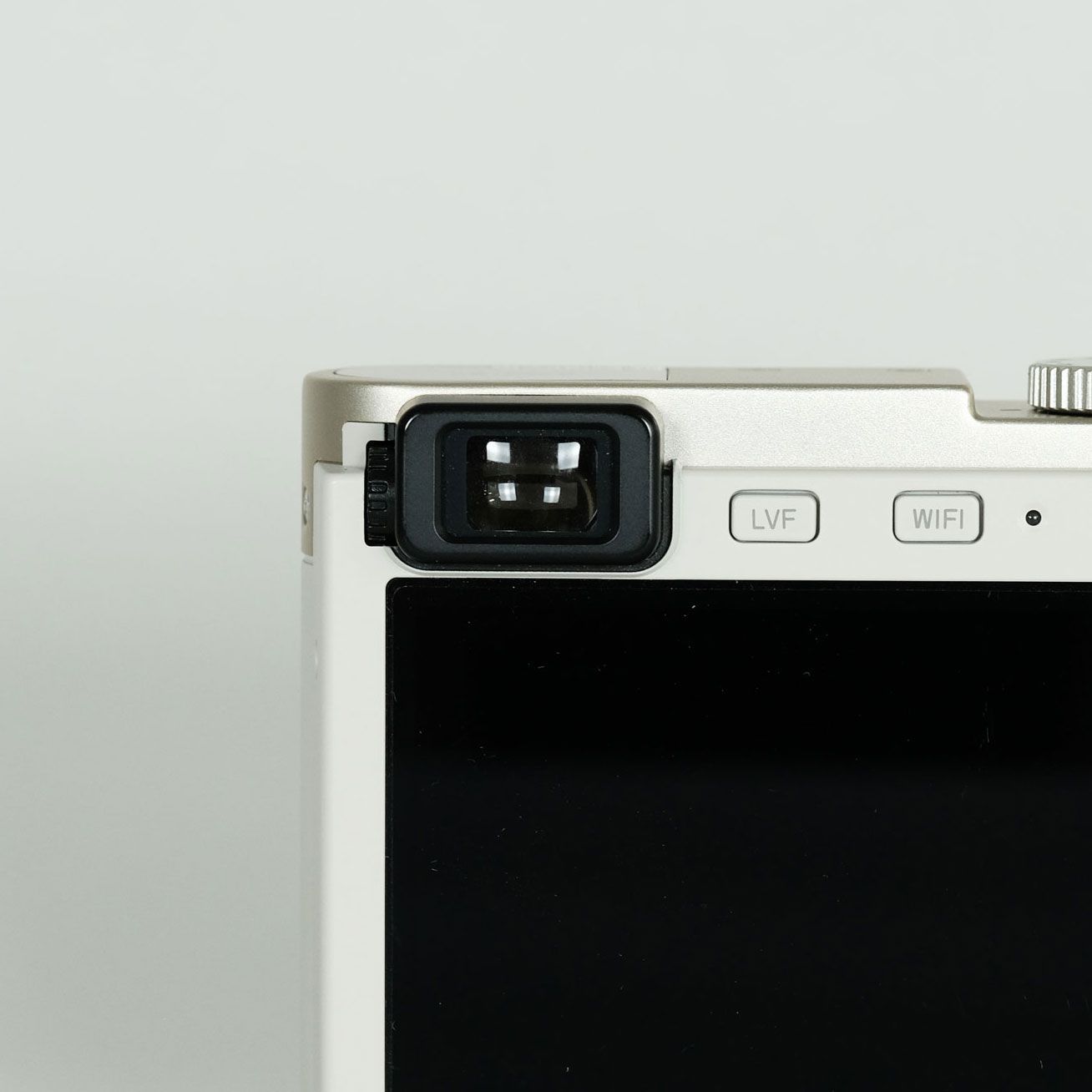 ライトゴールド |