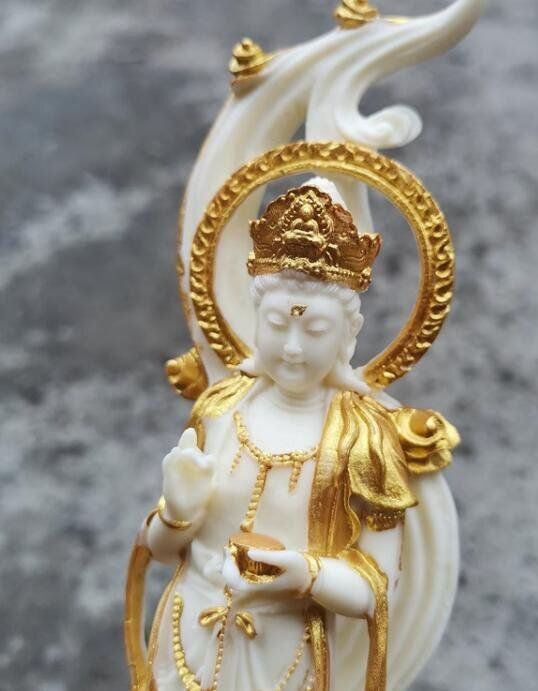 象牙果観音菩薩が仏像の置物を奉納する 高さ20.5cm