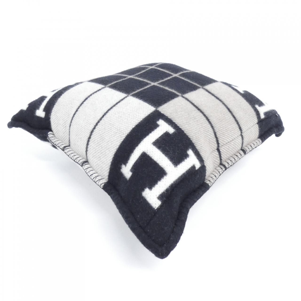 エルメス アヴァロン3 52×52 102666M クッション