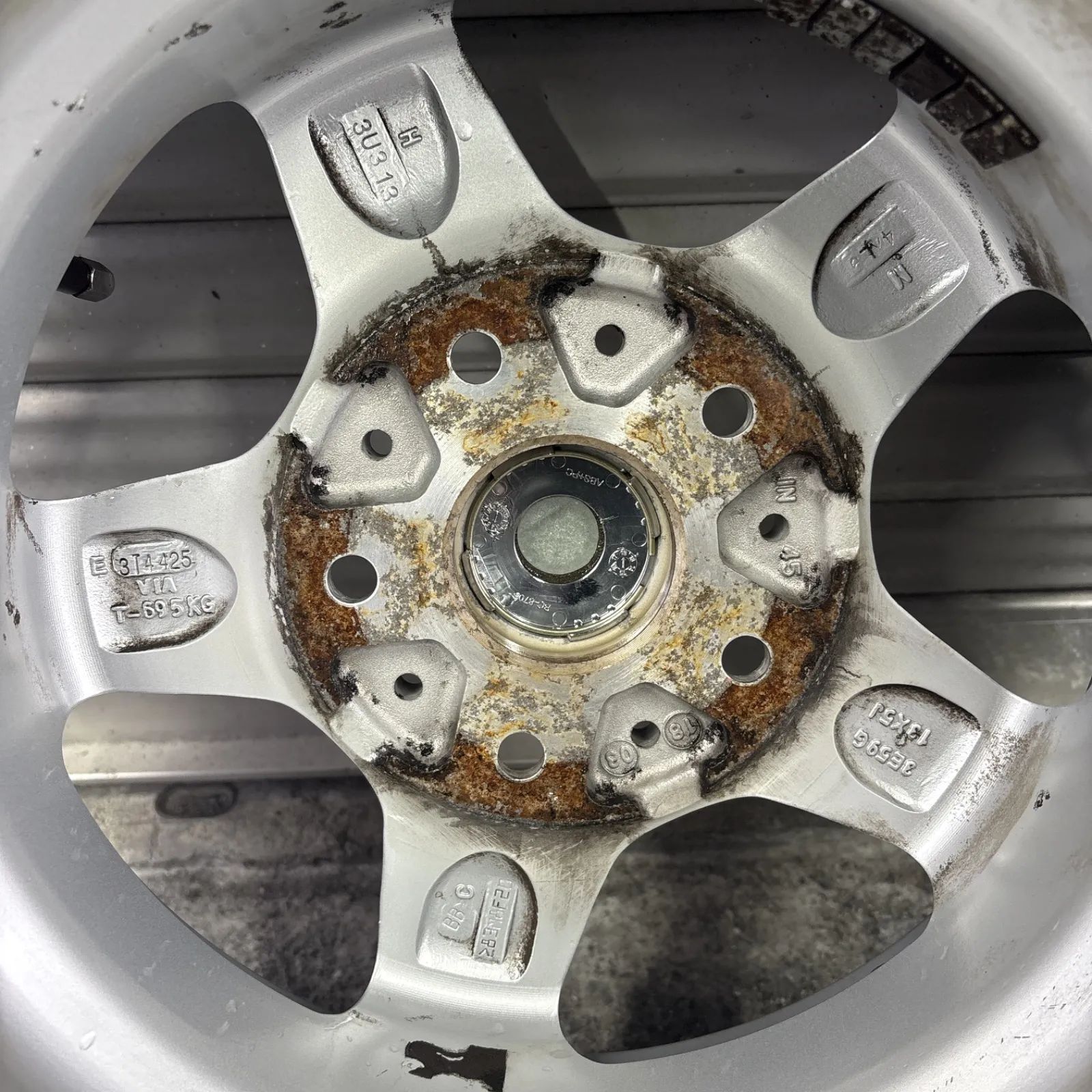 VIOLENTO 社外ホイールタイヤセット スタッドレス 165R13LT TRITUETUBI_COM