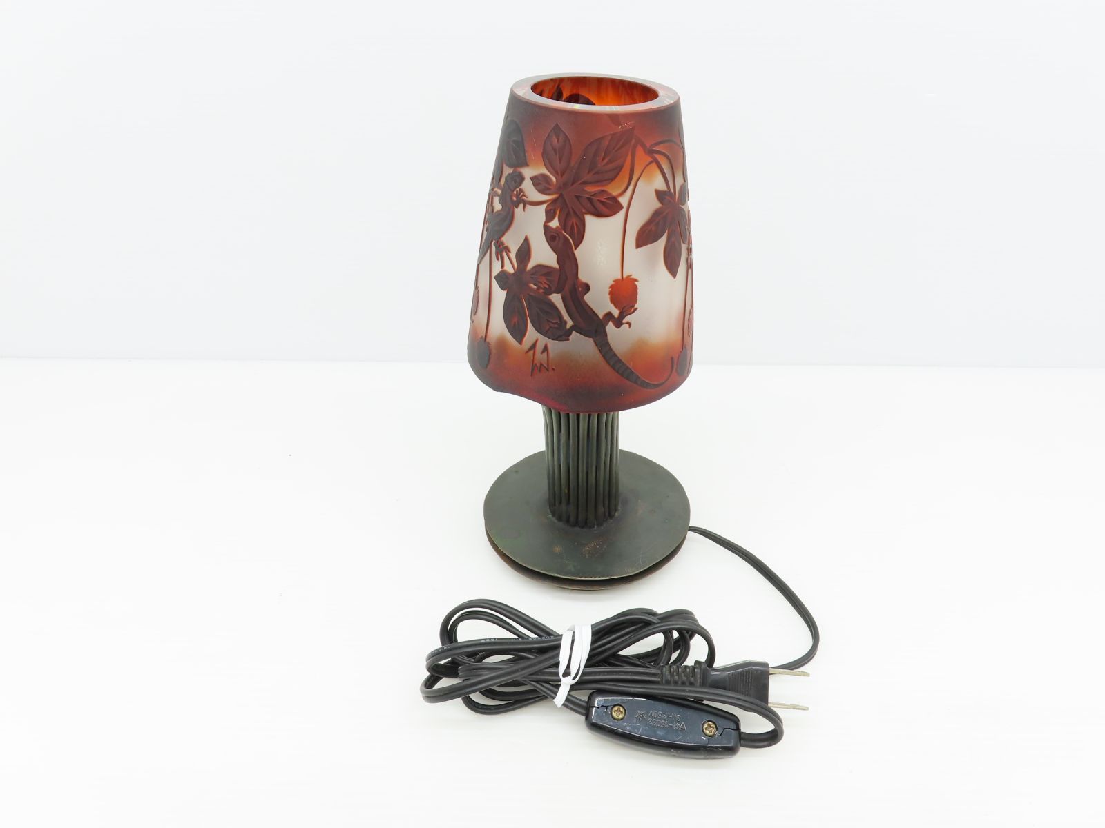 ガレ風 卓上ランプ トカゲモチーフ 爬虫類デザイン（B4-20） - メルカリ