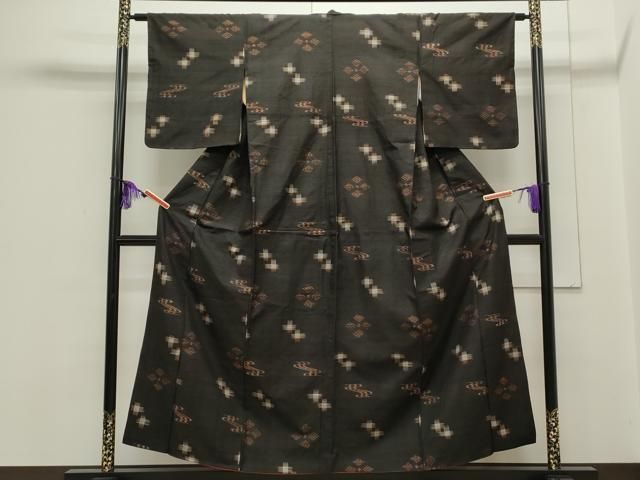 平和屋着物○国指定重要無形文化財 本場久米島紬 手織 吉祥文 正絹  