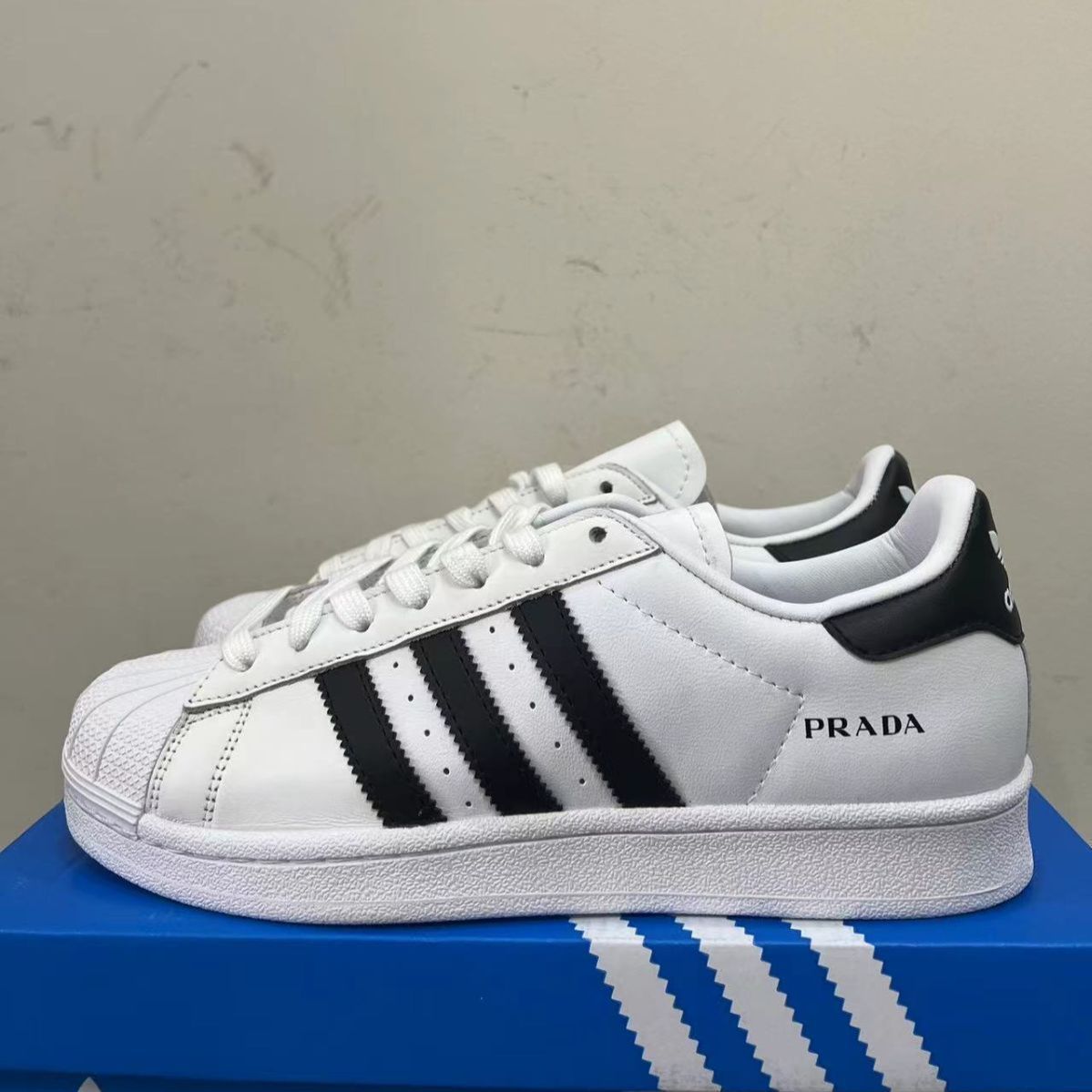 新品未使用 アディダス PRADA x adidas originals Superstar スニーカー