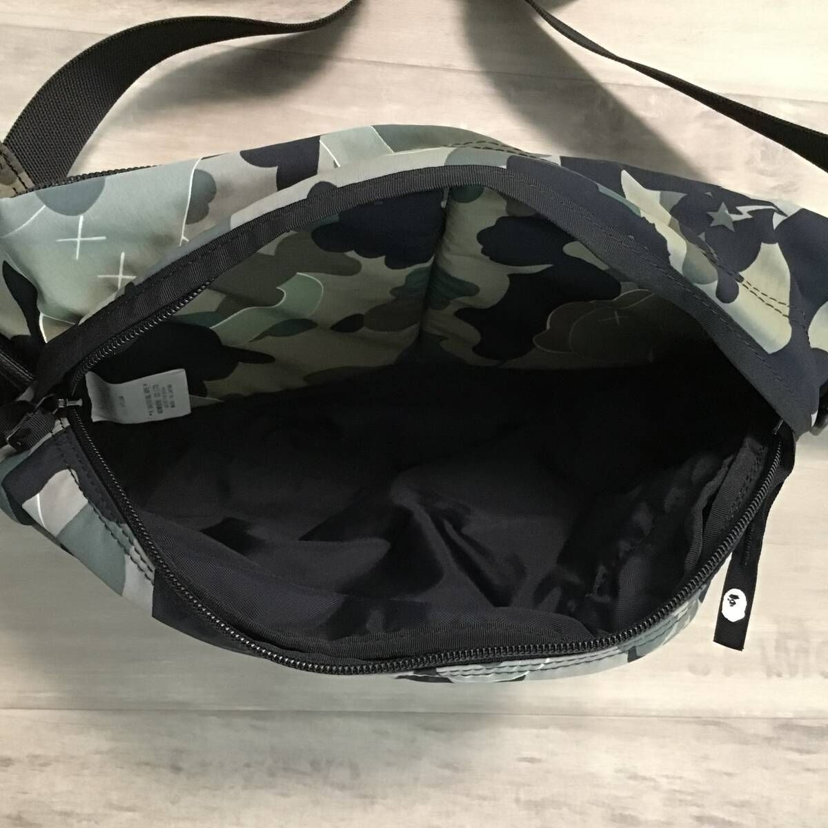 ☆激レア☆ KAWS bendy 1st camo green ウエスト バッグ a