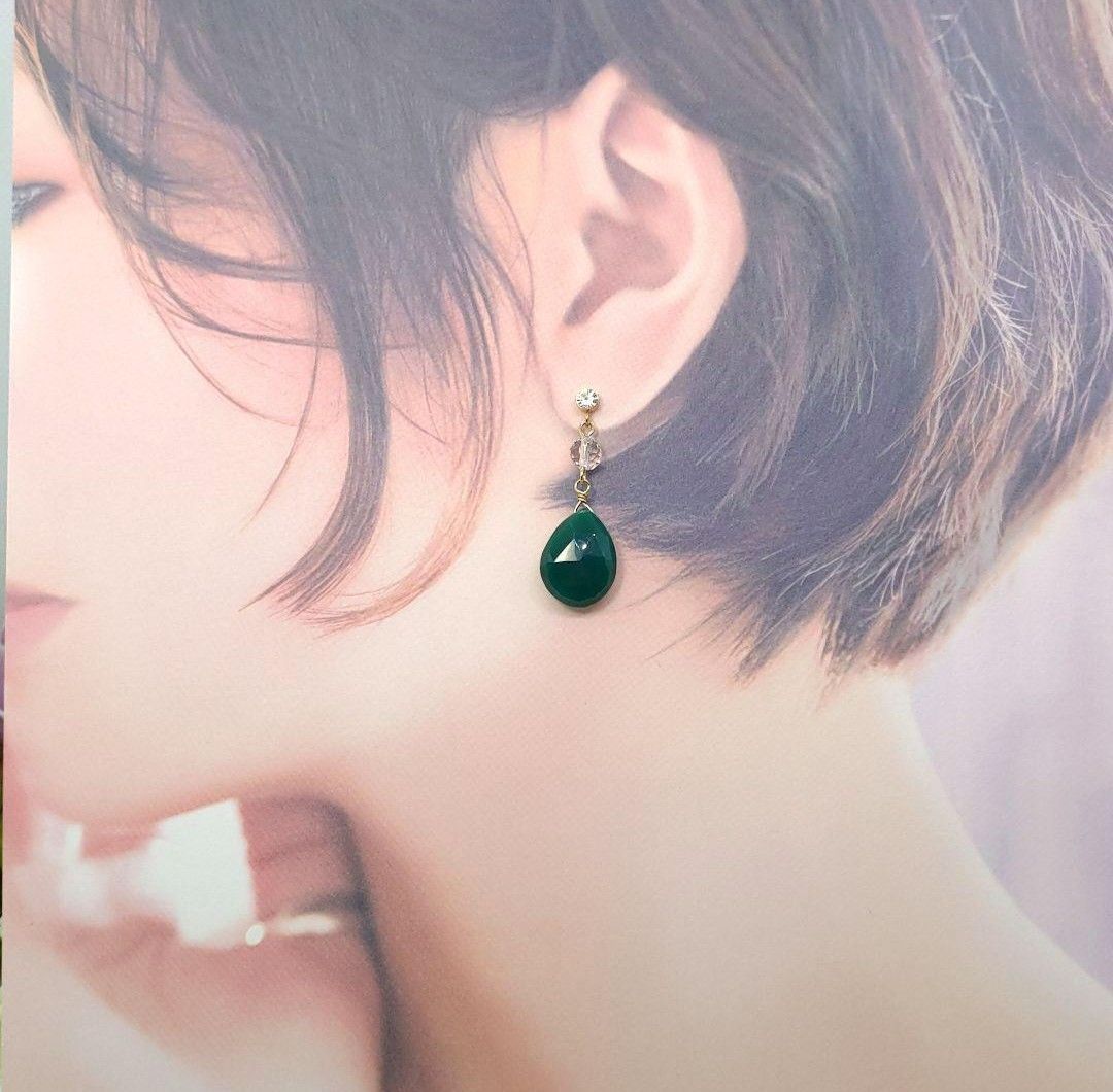 天然石ピアス◇グリーンオニキス大きめ◇水晶◇美のお守り◇円滑な人間