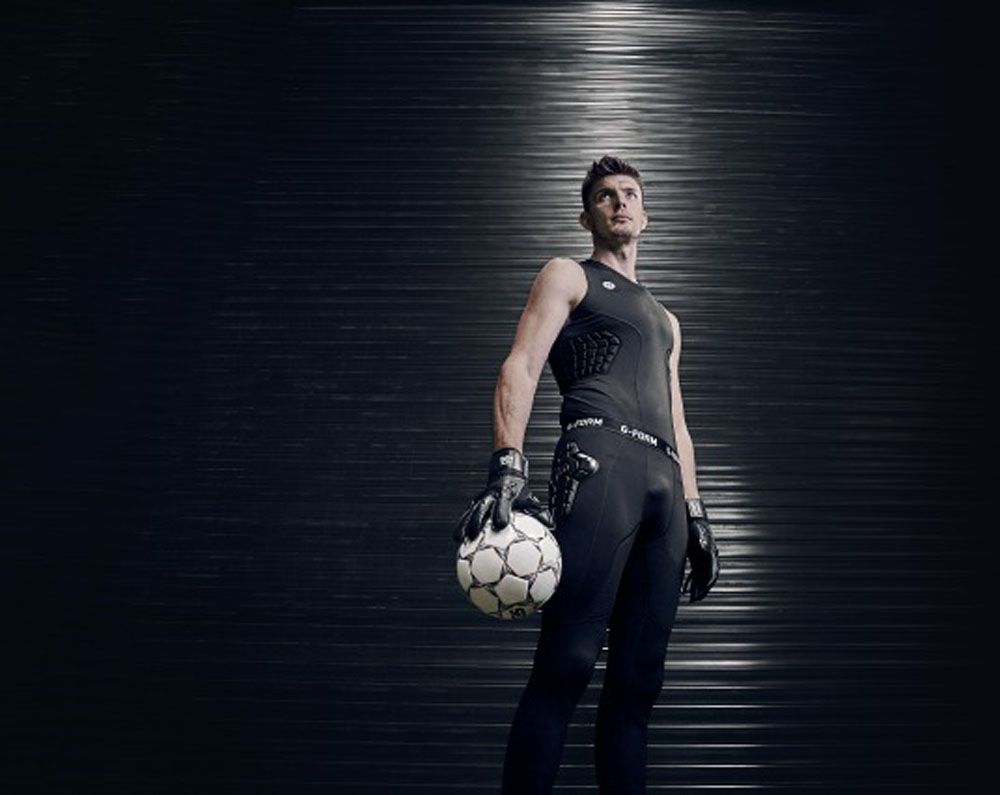  ジーフォーム G-FORM サッカー プロテクター付きショーツ GK IMPACT PANT Black M その他 サポーター