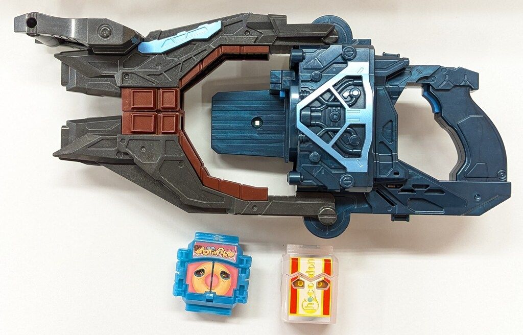 美品　ヴァレンバスター本体とゴチゾウチョコのみ Amazon | [バンダイ(BANDAI)] 仮面ライダーガヴ DX変身銃