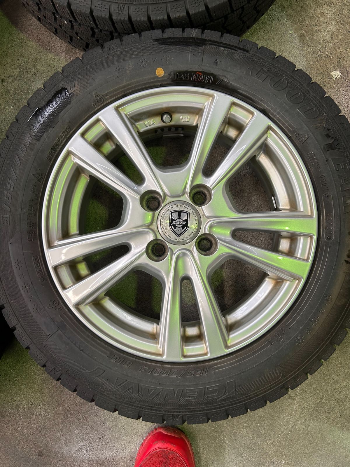 ブリヂストン スタッドレスタイヤ（ホイール付き）165.70R14.810 アクア