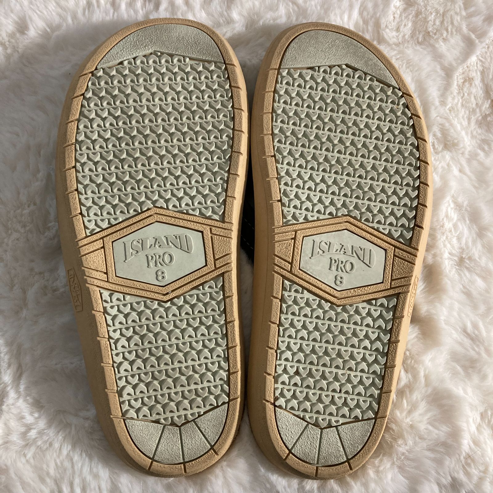 ISLAND SLIPPER