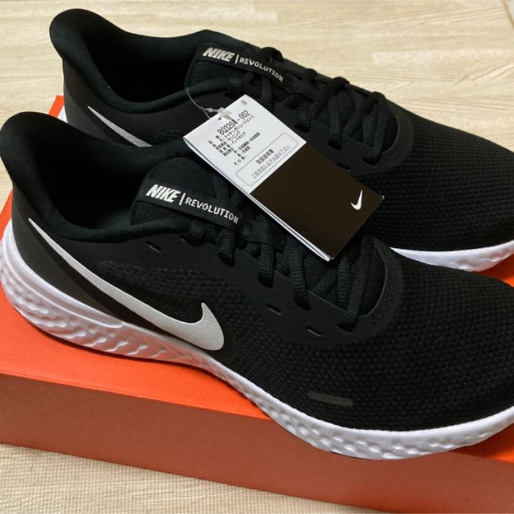 セール！新品NIKE レボリューション5 メンズ ランニングブラック27.5cm ...