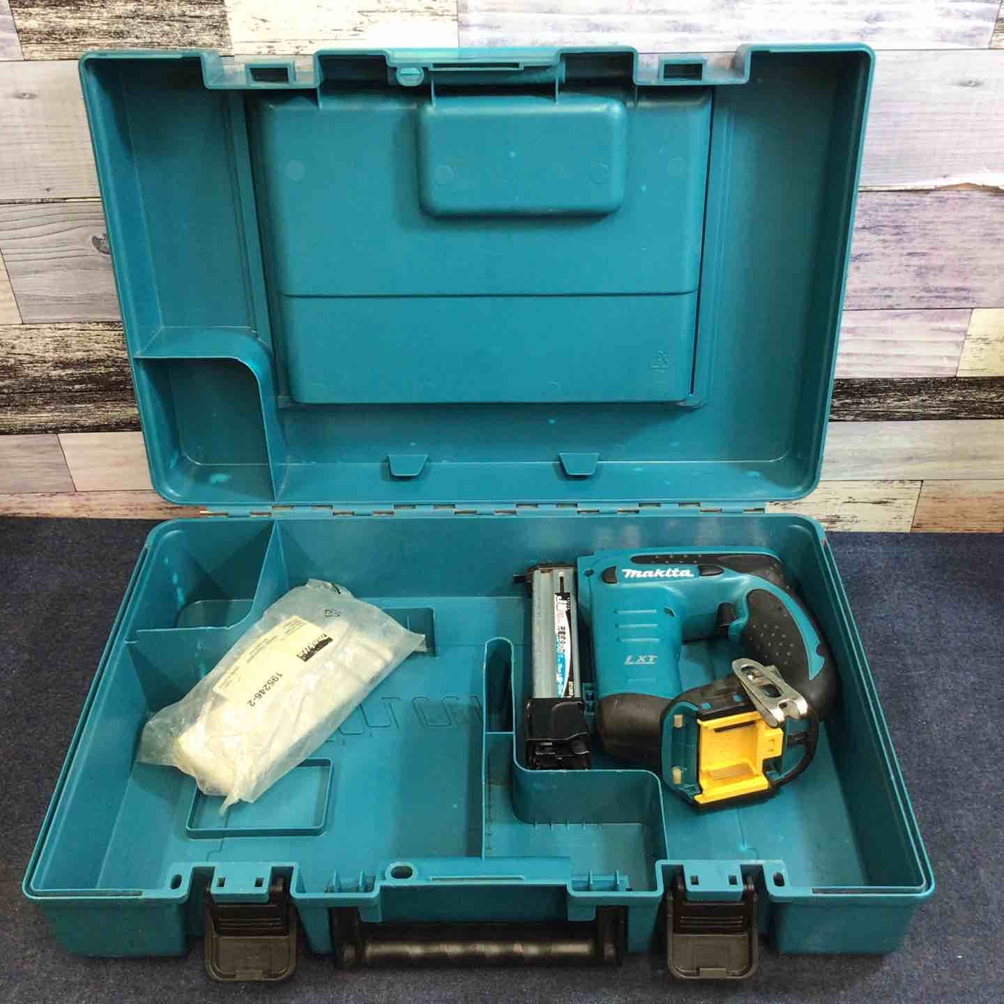 マキタ makita コードレスタッカ ST120DZK 14.4V 八潮店