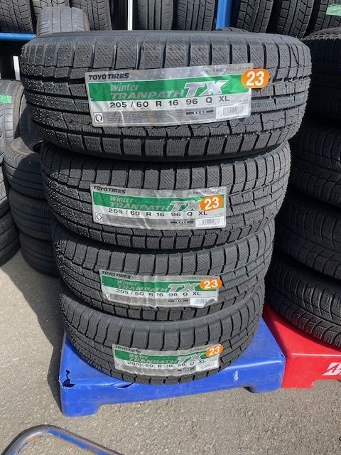 特価未使用スタッドレスタイヤ4本セット！ノア、ヴォクシー、ステップワゴンなどに！TOYO ウィンタートランパスTX 205/60R16 2023年製造！