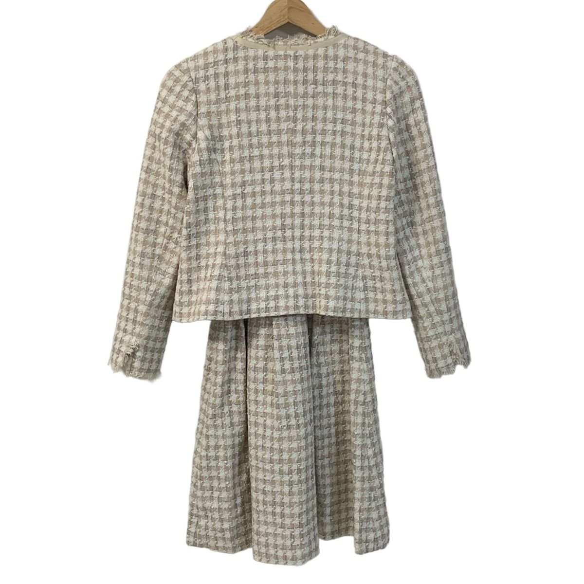 ブルーレーベルクレストブリッジ ワンピーススーツ レディース - アイボリー×グレーベージュ×ライトピンク ニット|ツイード