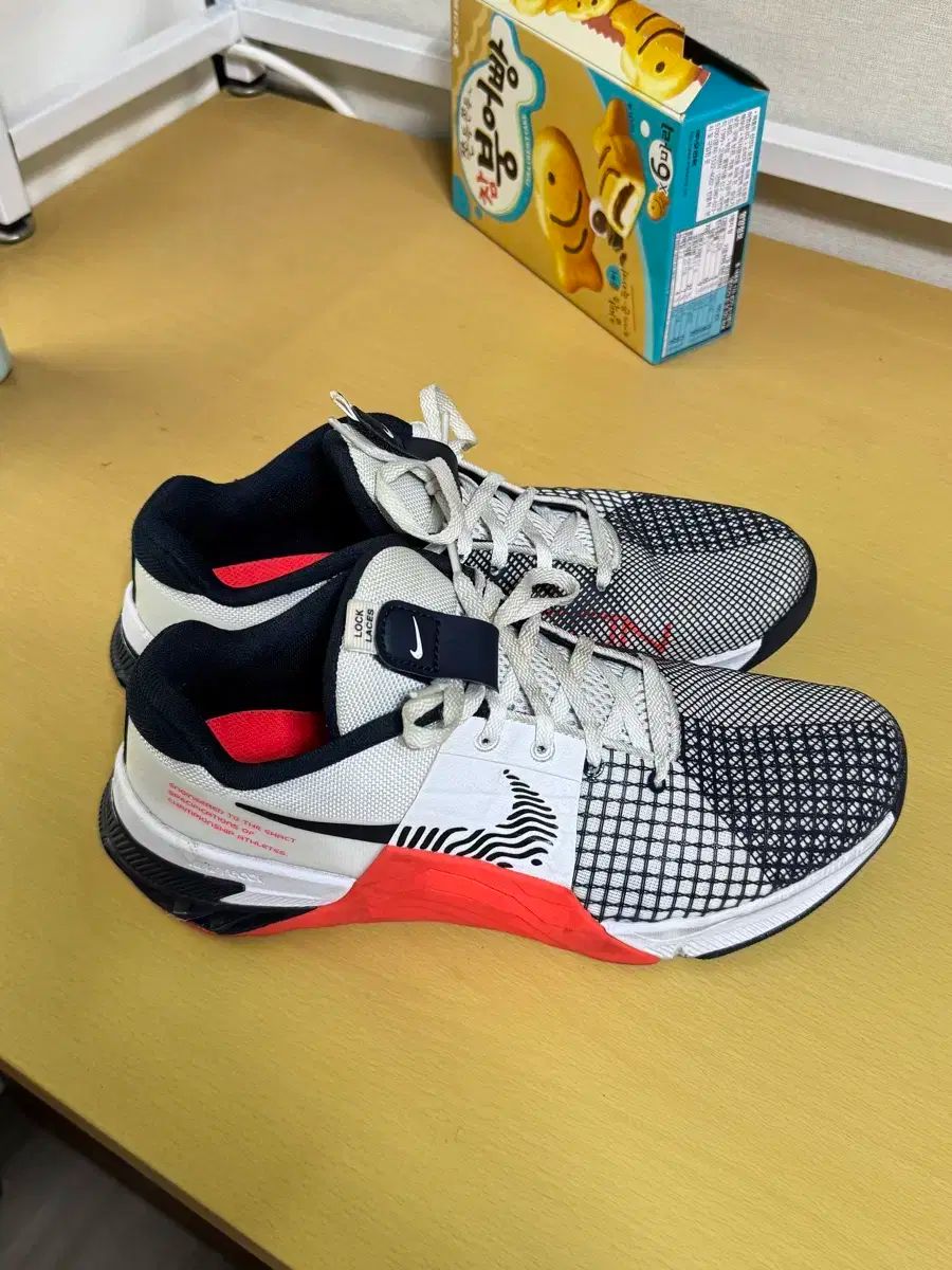 Nike メトコン8 26.0,26.5,27.027.5,28.0cm 新品 ナイキ メトコン 8 (メンズスニーカー) 価格比較 - 価格.com