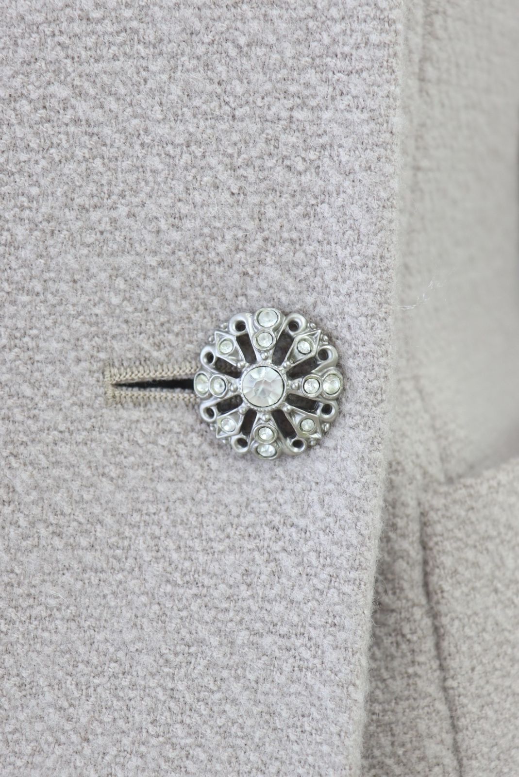 FOXEY ジュエルボタンセットアップスーツ 40422 40423 ベージュ 定価20万円 フォクシー 2020年商品 HAPPYPLANETSERVICEAPARTMENTS_COM