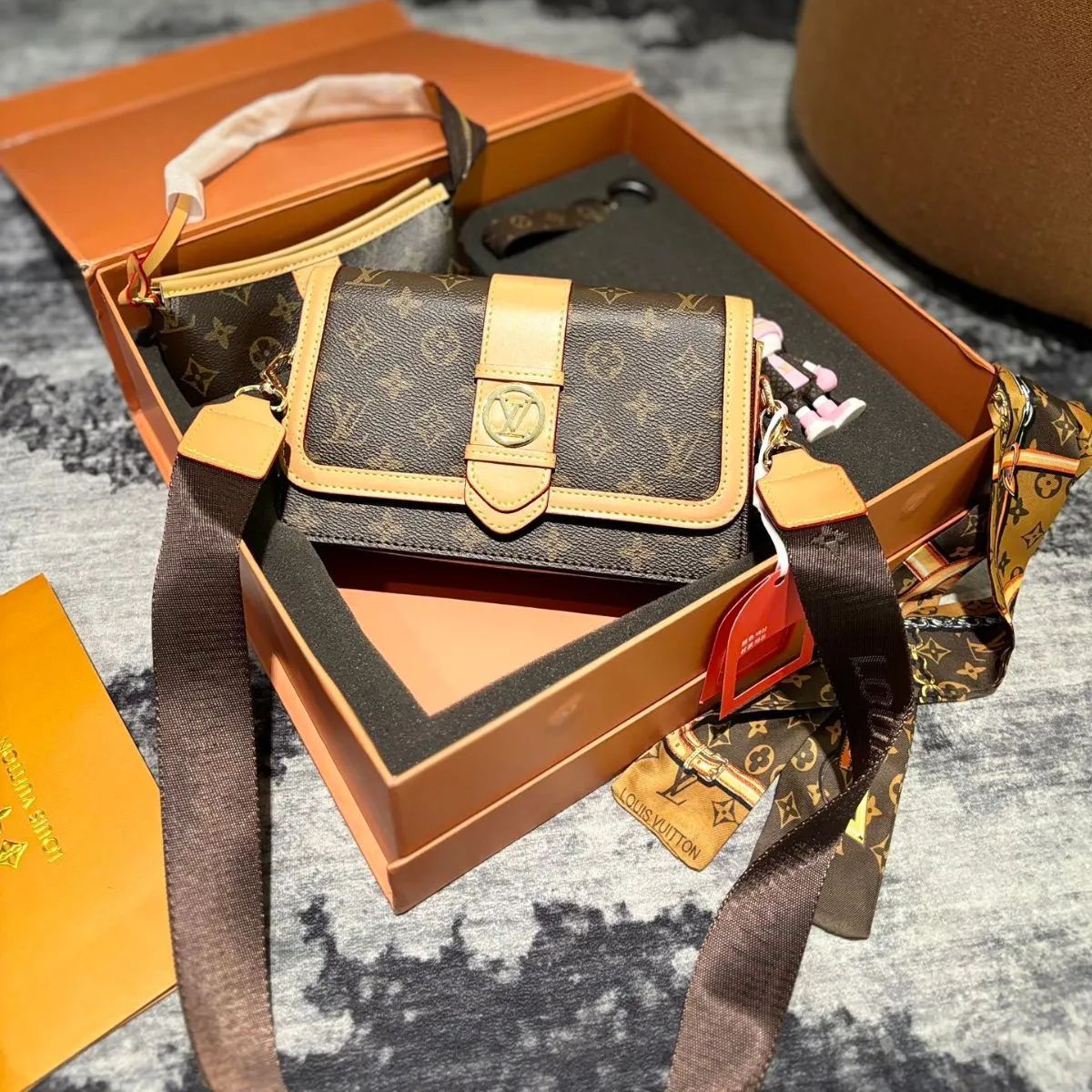 新品未使用 箱付 LOUIS VUITTON　 ノベルティトートバッグ　 専用ページ