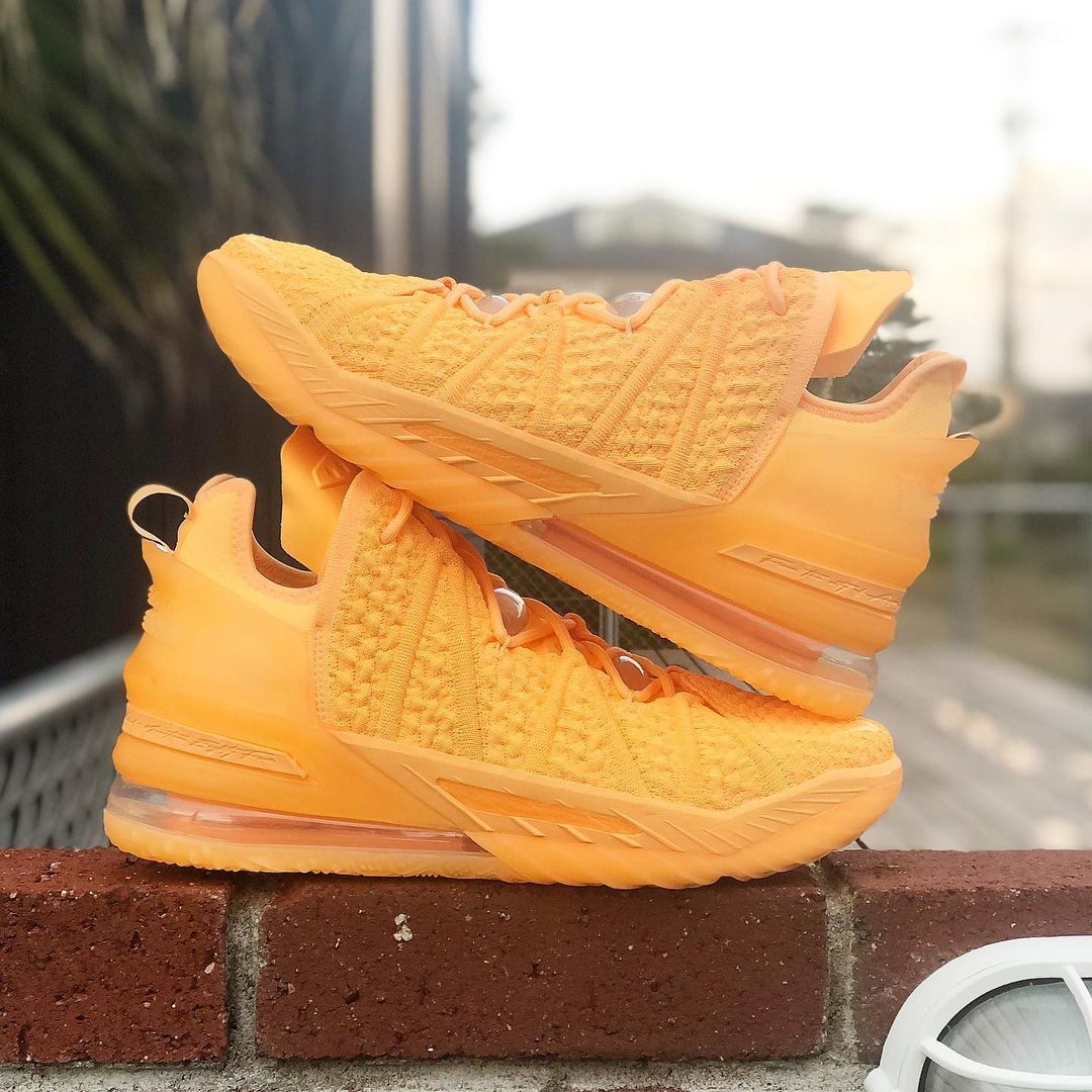 NIKE LEBRON XVIII 
