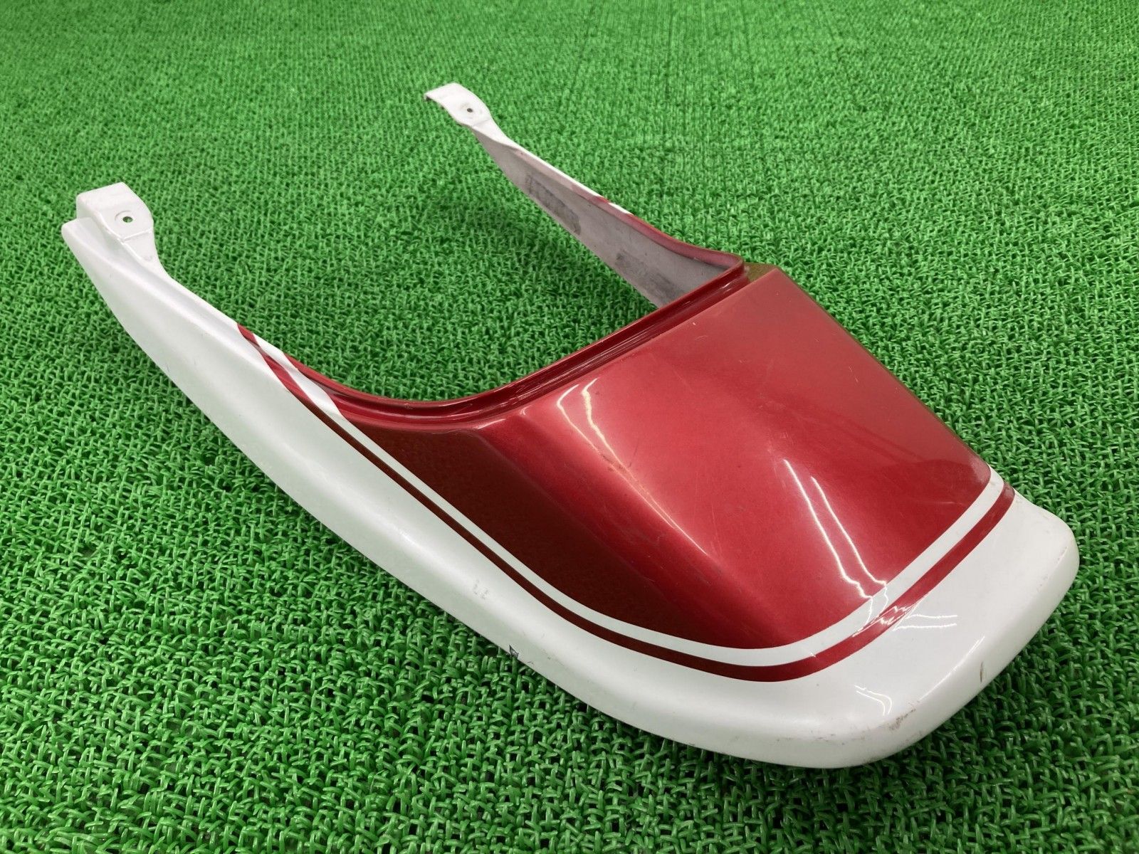 ゼファーカイ テールカウル パール/赤M 14090-1704 カワサキ 純正 中古 バイク 部品 ゼファーχ コケキズなし そのまま使える 90 ゼファーカイ テールカウル パール/赤M 14090-1704 カワサキ 純正