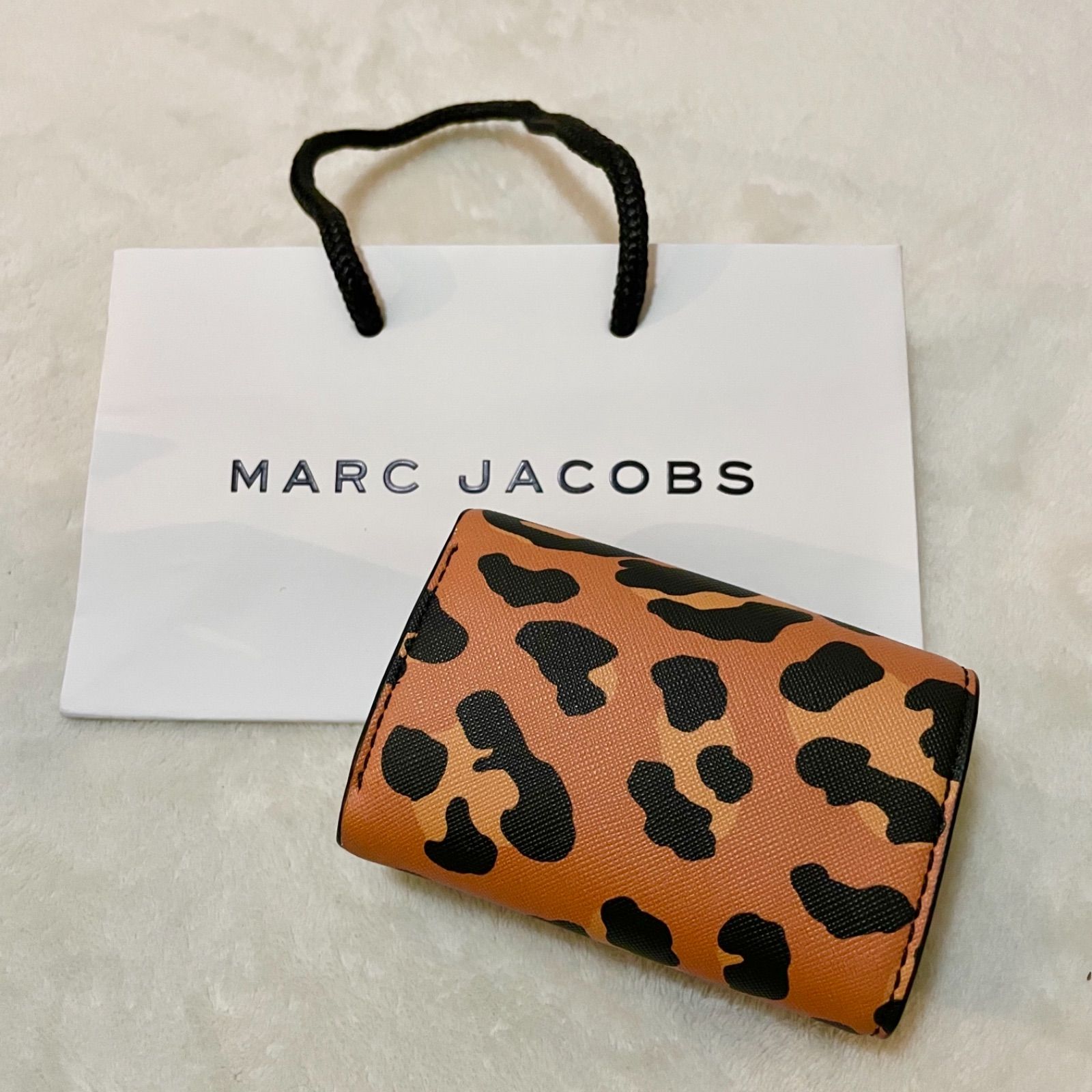 マークジェイコブス MARC JACOBS 三つ折り財布 レオパード ミニ財布 - メルカリ